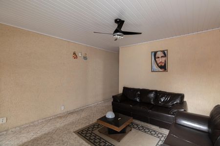 Casa à venda com 91m², 3 quartos e 2 vagasSala