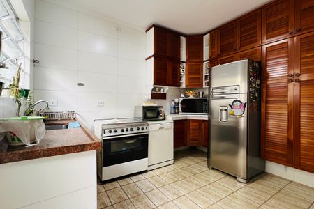 Casa para alugar com 228m², 4 quartos e 6 vagas Casa para alugar com 228m², 4 quartos e 6 vagasCozinha