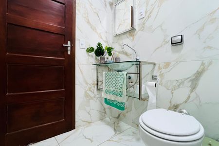 Casa para alugar com 228m², 4 quartos e 6 vagas Casa para alugar com 228m², 4 quartos e 6 vagasBanheiro 2