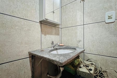 Casa para alugar com 228m², 4 quartos e 6 vagas Casa para alugar com 228m², 4 quartos e 6 vagasBanheiro de Serviço