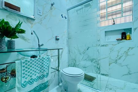 Casa para alugar com 228m², 4 quartos e 6 vagas Casa para alugar com 228m², 4 quartos e 6 vagasBanheiro 2