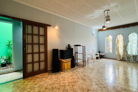 Casa para alugar com 228m², 4 quartos e 6 vagas Casa para alugar com 228m², 4 quartos e 6 vagasSala