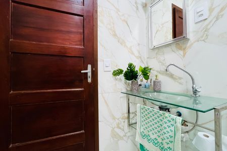 Casa para alugar com 228m², 4 quartos e 6 vagas Casa para alugar com 228m², 4 quartos e 6 vagasBanheiro 2