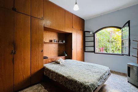 Casa para alugar com 228m², 4 quartos e 6 vagas Casa para alugar com 228m², 4 quartos e 6 vagasQuarto 1