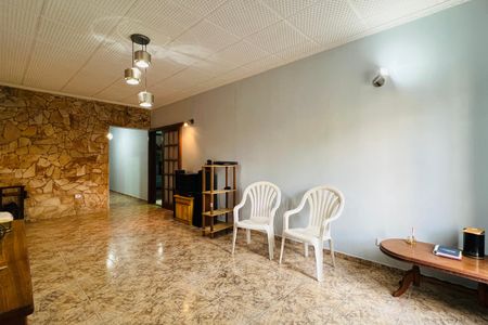 Casa para alugar com 228m², 4 quartos e 6 vagas Casa para alugar com 228m², 4 quartos e 6 vagasSala