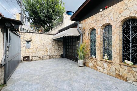 Casa para alugar com 228m², 4 quartos e 6 vagas Casa para alugar com 228m², 4 quartos e 6 vagasGaragem