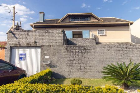 Casa para alugar com 126m², 3 quartos e 3 vagas Casa para alugar com 126m², 3 quartos e 3 vagasFachada