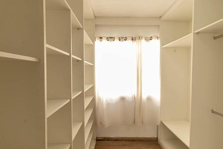 Casa para alugar com 126m², 3 quartos e 3 vagas Casa para alugar com 126m², 3 quartos e 3 vagasCloset