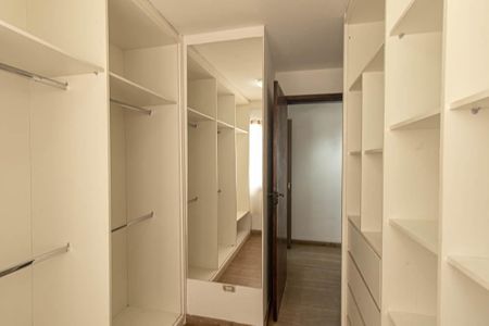 Casa para alugar com 126m², 3 quartos e 3 vagas Casa para alugar com 126m², 3 quartos e 3 vagasCloset
