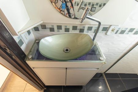 Casa para alugar com 126m², 3 quartos e 3 vagas Casa para alugar com 126m², 3 quartos e 3 vagasBanheiro da Suite