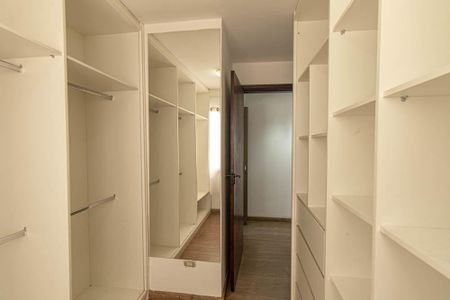 Casa para alugar com 126m², 3 quartos e 3 vagas Casa para alugar com 126m², 3 quartos e 3 vagasCloset