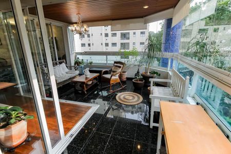 Apartamento à venda com 190m², 4 quartos e 4 vagas Apartamento à venda com 190m², 4 quartos e 4 vagasVaranda da Sala