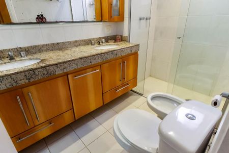 Apartamento à venda com 190m², 4 quartos e 4 vagas Apartamento à venda com 190m², 4 quartos e 4 vagasBanheiro da Suíte 3