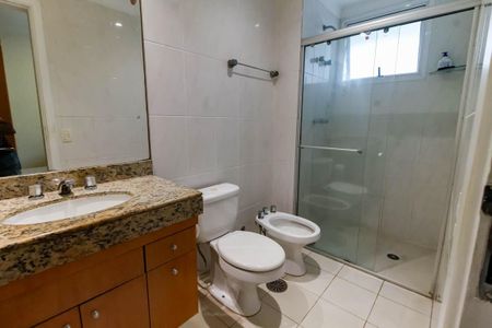 Apartamento à venda com 190m², 4 quartos e 4 vagas Apartamento à venda com 190m², 4 quartos e 4 vagasBanheiro da Suíte 1