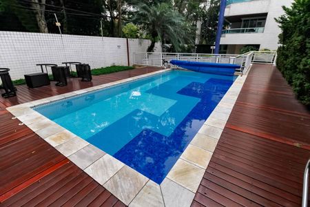 Apartamento à venda com 190m², 4 quartos e 4 vagas Apartamento à venda com 190m², 4 quartos e 4 vagasÁrea comum - Piscina