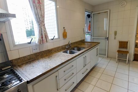 Apartamento à venda com 190m², 4 quartos e 4 vagas Apartamento à venda com 190m², 4 quartos e 4 vagasCozinha - Armários