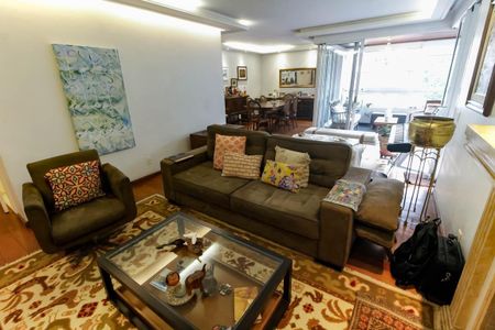 Apartamento à venda com 190m², 4 quartos e 4 vagas Apartamento à venda com 190m², 4 quartos e 4 vagasSala