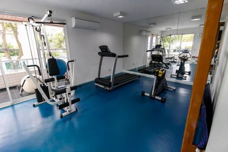 Apartamento à venda com 190m², 4 quartos e 4 vagas Apartamento à venda com 190m², 4 quartos e 4 vagasÁrea comum - Academia