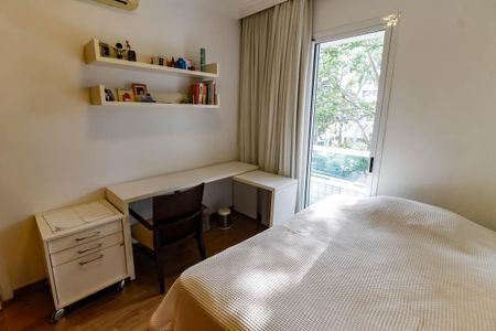 Apartamento à venda com 190m², 4 quartos e 4 vagas Apartamento à venda com 190m², 4 quartos e 4 vagasSuíte 1
