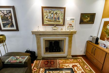 Apartamento à venda com 190m², 4 quartos e 4 vagas Apartamento à venda com 190m², 4 quartos e 4 vagasDetalhe Sala - lareira