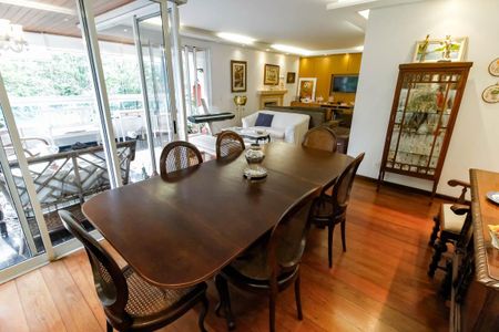 Apartamento à venda com 190m², 4 quartos e 4 vagas Apartamento à venda com 190m², 4 quartos e 4 vagasSala de Jantar