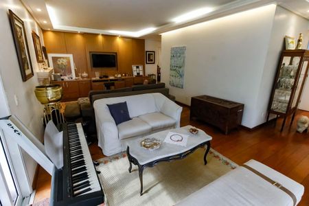 Apartamento à venda com 190m², 4 quartos e 4 vagas Apartamento à venda com 190m², 4 quartos e 4 vagasSala