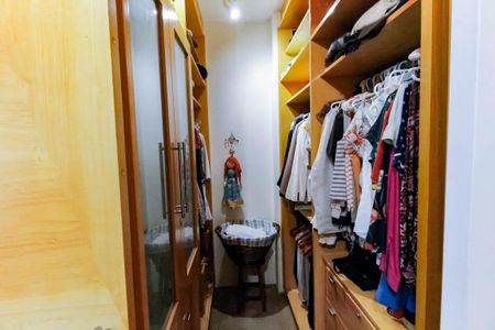 Apartamento à venda com 190m², 4 quartos e 4 vagas Apartamento à venda com 190m², 4 quartos e 4 vagasCloset da suíte 3