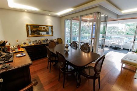 Apartamento à venda com 190m², 4 quartos e 4 vagas Apartamento à venda com 190m², 4 quartos e 4 vagasSala de Jantar