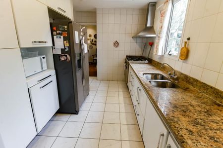 Apartamento à venda com 190m², 4 quartos e 4 vagas Apartamento à venda com 190m², 4 quartos e 4 vagasCozinha - Armários