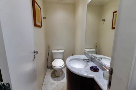 Apartamento à venda com 190m², 4 quartos e 4 vagas Apartamento à venda com 190m², 4 quartos e 4 vagasBanheiro da Suíte 1