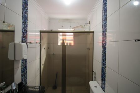 Casa à venda com 250m², 5 quartos e 2 vagas Casa à venda com 250m², 5 quartos e 2 vagasBanheiro