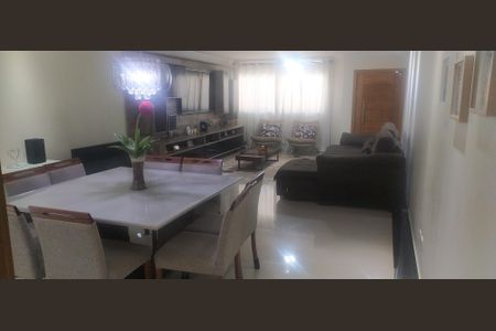 Casa à venda com 302m², 4 quartos e 7 vagasSala