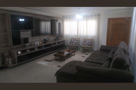 Casa à venda com 302m², 4 quartos e 7 vagasSala