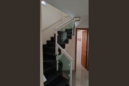 Casa à venda com 302m², 4 quartos e 7 vagasEscadas