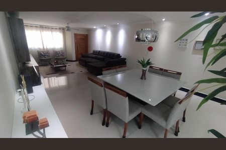 Casa à venda com 302m², 4 quartos e 7 vagasSala