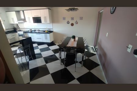 Casa à venda com 302m², 4 quartos e 7 vagasCozinha