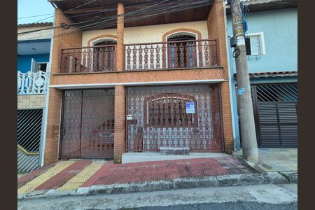 Casa para alugar com 160m², 3 quartos e 2 vagasFachada