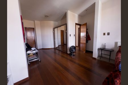 Casa à venda com 541m², 2 quartos e 4 vagasSuíte