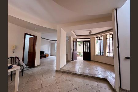 Casa à venda com 541m², 2 quartos e 4 vagasSala