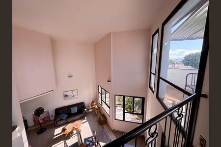 Casa à venda com 541m², 2 quartos e 4 vagasEscada