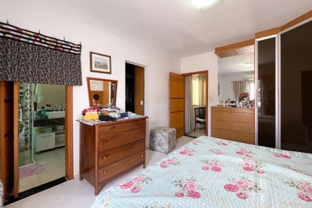 Casa à venda com 296m², 3 quartos e 4 vagasSuíte 1