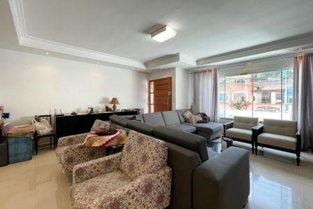 Casa à venda com 296m², 3 quartos e 4 vagasSala