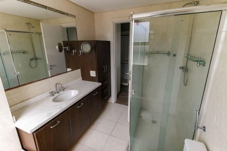 Apartamento à venda com 261m², 4 quartos e 4 vagasBanheiro da Suíte 4