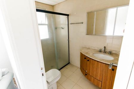 Apartamento à venda com 261m², 4 quartos e 4 vagasBanheiro da Suíte 2