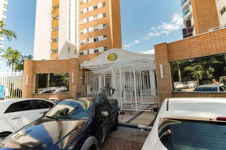 Apartamento à venda com 261m², 4 quartos e 4 vagasFachada e portaria