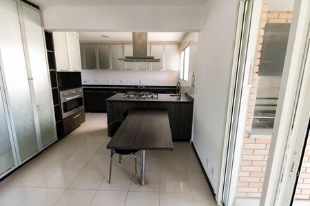 Apartamento à venda com 261m², 4 quartos e 4 vagasCozinha 