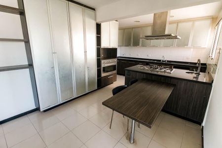 Apartamento à venda com 261m², 4 quartos e 4 vagasCozinha 