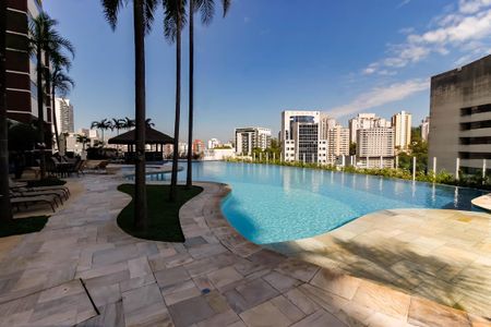 Apartamento à venda com 261m², 4 quartos e 4 vagasÁrea comum - Piscina