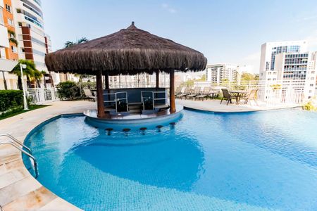 Apartamento à venda com 261m², 4 quartos e 4 vagasÁrea comum - Piscina