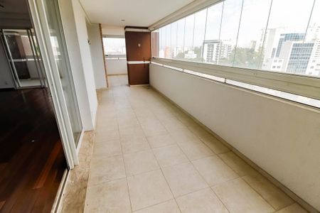 Apartamento à venda com 261m², 4 quartos e 4 vagasVaranda da Sala